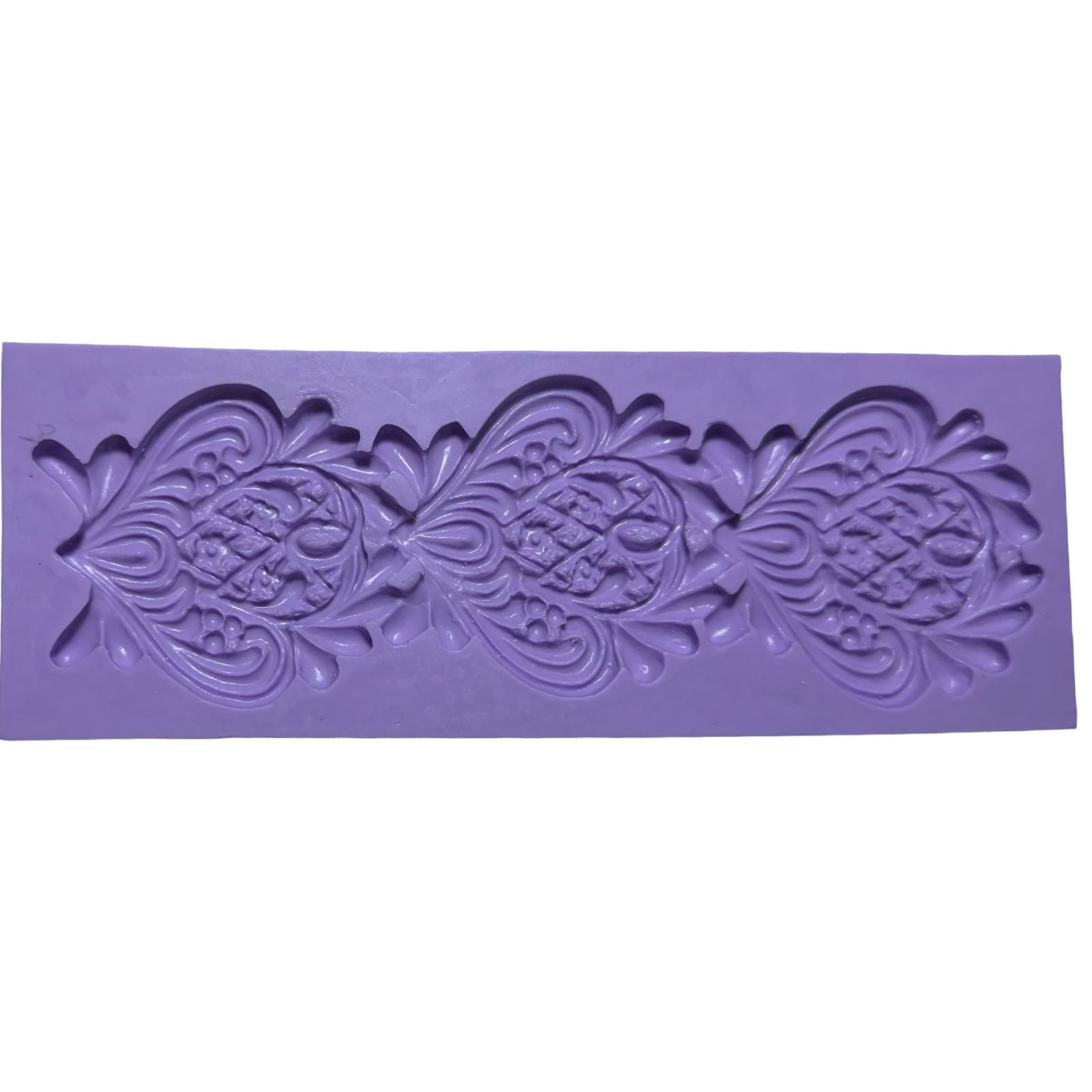 Molde de silicone com formas de arabescos em renda guipir
