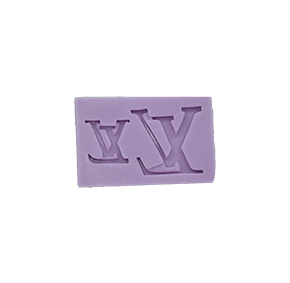 Molde de silicone com forma de simbolos da Louis Vuitton com 2 cavidades.
