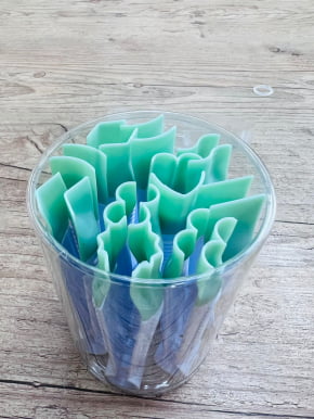 Conjunto de 10 pinças decorativas em plástico resistente
