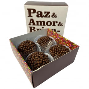 Kit com 5 Caixas personalizadas para 04 doces - Modelo Paz, Amor e Brigadeiro
