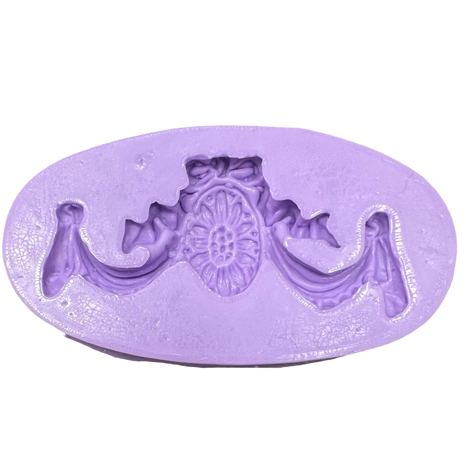 Molde de Silicone em Formato de Babado com Joia