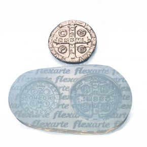 Molde de Silicone em formato de duas medalhas de São Bento - Cruz Sagrada - Batizado