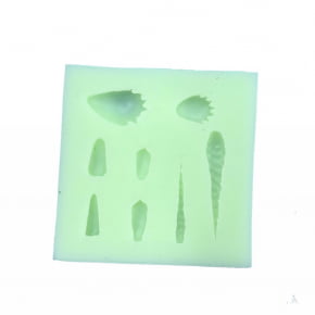 Molde de silicone em formato de petálas e miolo da suculenta